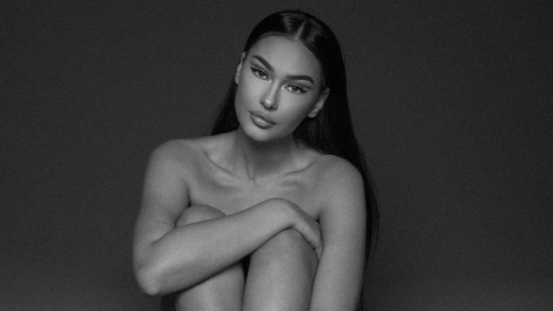 Adrola Dushi pozon nudo në fotosesionin e ri