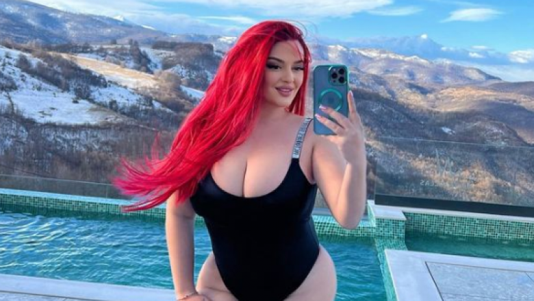 Enca shfaqet provokuese në pozat në bikini