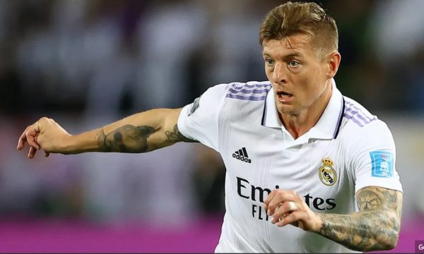 Toni Kroos i gatshëm të startojë për Real Madridin kundër Liverpoolit