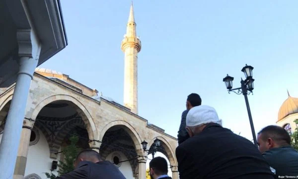 “Falje e teravive me 20 rekate, s’ka ftesa për ligjërues të jashtëm pa leje”, BIK del me një vendim për Ramazan
