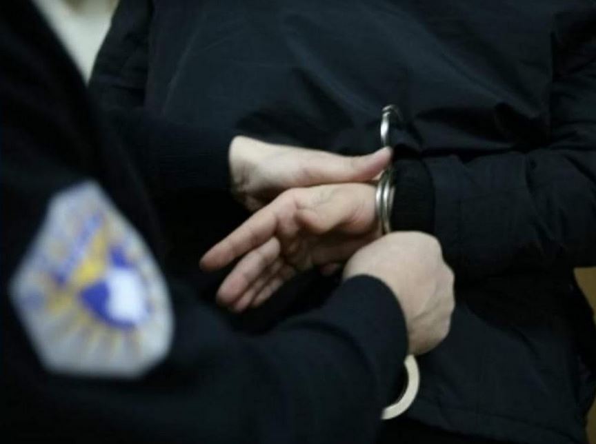 Të shtëna me armë zjarri në Gjakovë, arrestohet një person
