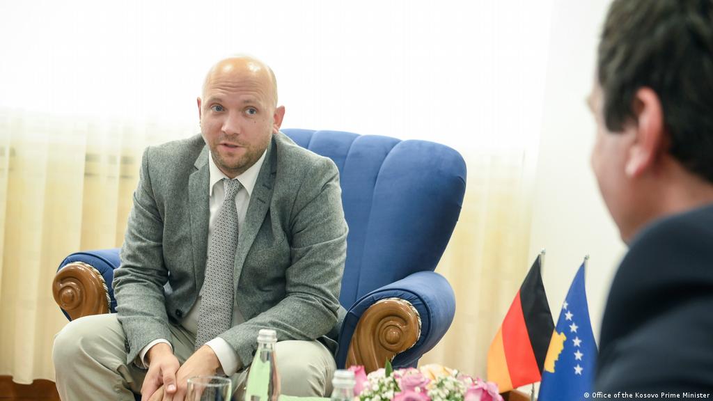 Kurti bisedon me Sarrazinin: Jemi të hapur ndaj dialogut për marrëveshje me Serbinë