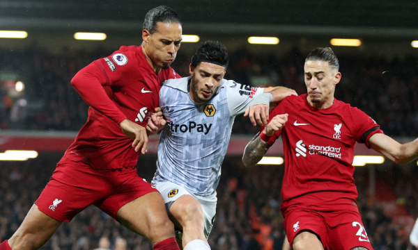 Liverpooli triumfon pastër ndaj Wolves