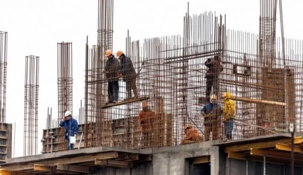 Rrëzohet një punëtor i ndërtimit në Prizren, dërgohet në spital
