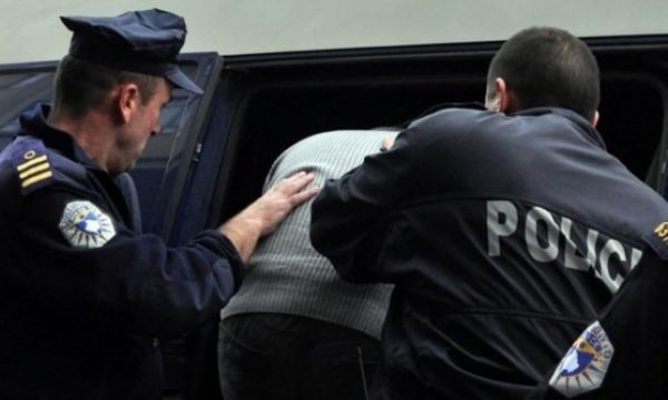 Dyshohet se mashtruan me “Shtëpi për të Moshuar” dhe i morën 1000 € në muaj një të moshuare, tre të arrestuar në Gjilan