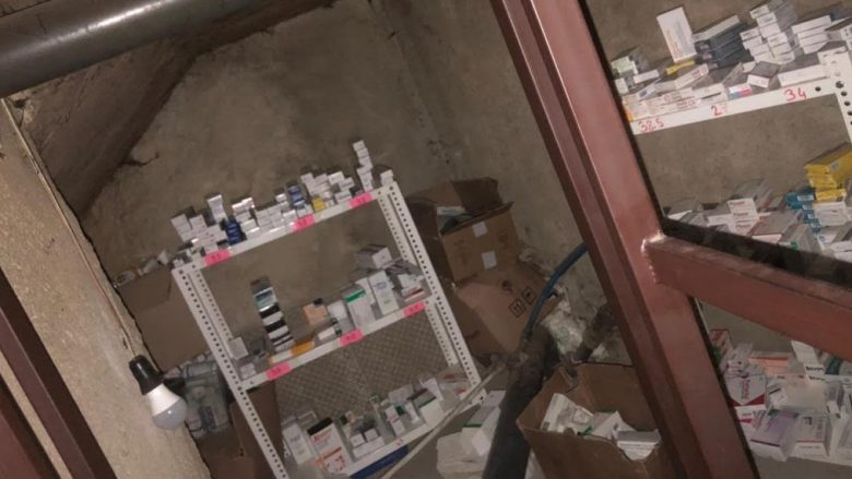Aksion i Policisë në disa barnatore në Prishtinë, zbulohen bunkerë me barna të kontrabanduar – arrestohen dy persona