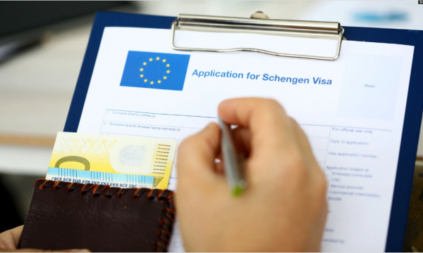 Kosovarët po falsifkojnë dokumente gjatë aplikimit për viza