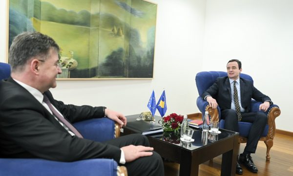 Kurti i gatshëm që ta nënshkruajë marrëveshjen me Serbinë me 18 mars në Ohër