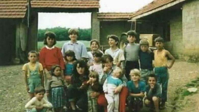 ​Rama poston fotografi të familjes Jashari: Legjendarët