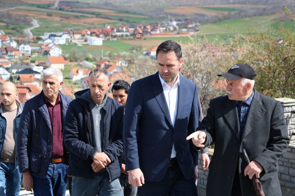 ​Konjufca bën homazhe në Sllovi të Lipjanit