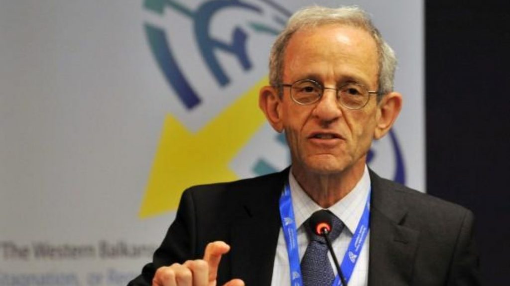 Serwer: Djegia e veturave në veri të Kosovës bëhet me miratimin e Beogradit