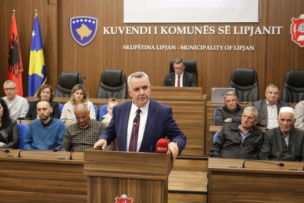 Mbahet akademi përkujtimore, në nderim të 24-të vjetorit të rënies së dëshmorëve dhe martirëve të komunës së Lipjanit