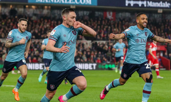 Burnley i Aro Muricit siguron rikthimin në Premierligë