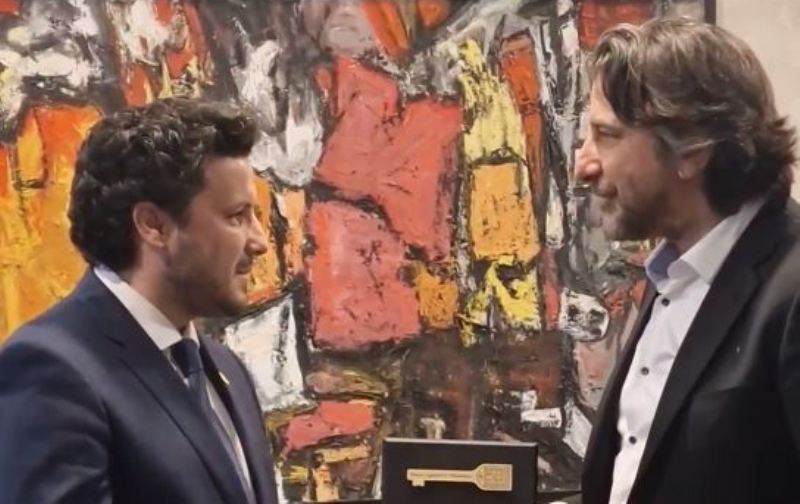 Rama ia dhuron Abazoviqit “Çelësin e Prishtinës” (VIDEO)