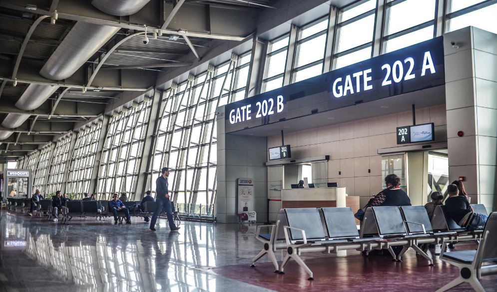 Kërcënimi me bombë në Aeroportin e Prishtinës del të jetë i rremë