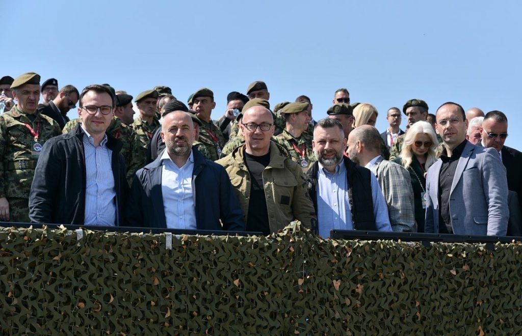Krerët e Listës Serbe në stërvitjen ushtarake të Serbisë (FOTO)