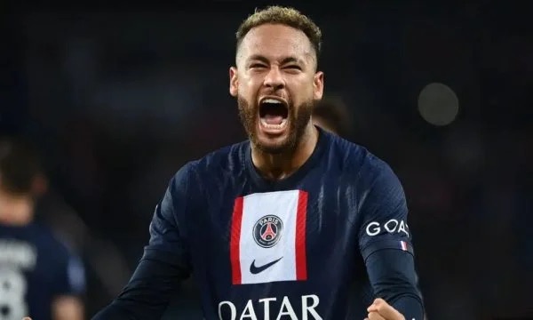Man Utd po e monitoron situatën e Neymarit