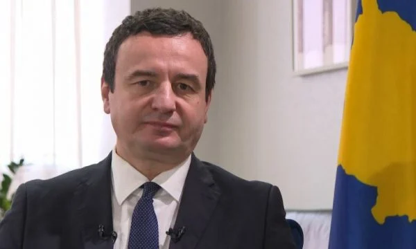 Kurti e konfirmon takimin me Vuçiqin në Bruksel nga Vatikani, tregon kërkesën që do t’ia shtrojë Serbisë