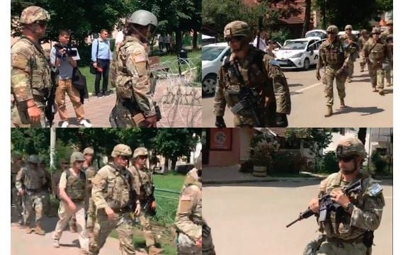 Ushtarët amerikanë futen në objektin e komunës në Leposaviq