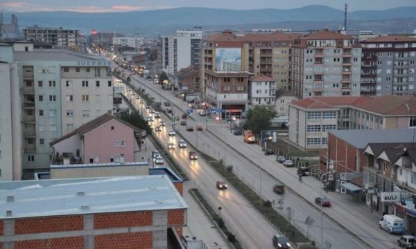 Sulmohet me shkop pas një keqkuptimi në komunikacion
