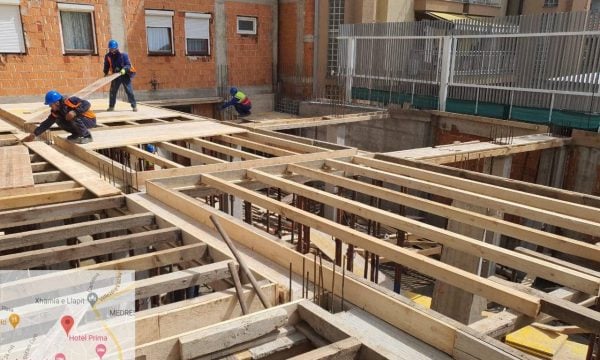 Nis rrënimi i objektit në Prishtinë, po ndërtohej pa leje