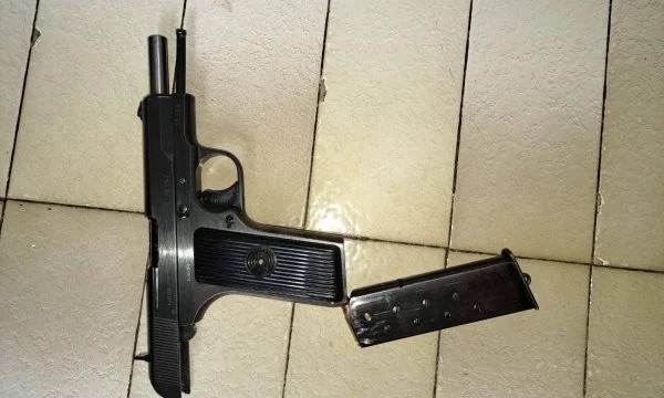 Gjuajtje me armë në Fushë Kosovë, plagosen dy persona