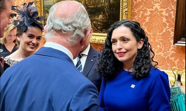 Presidentja Osmani te Familja Mbretërore e Britanisë, takon Mbretin