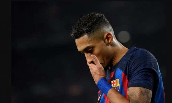 Barcelona ia cakton çmimin e largimit Raphinhas, dy klube angleze në garë për të