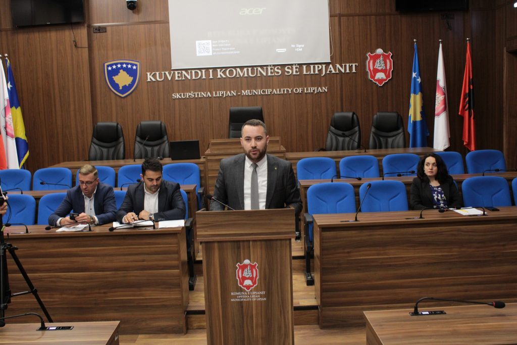 Mbahet debati i hapur me përfaqësuesit e bizneseve rreth mbarëvajtjes dhe zbatimit të rregullores për orarin e punës
