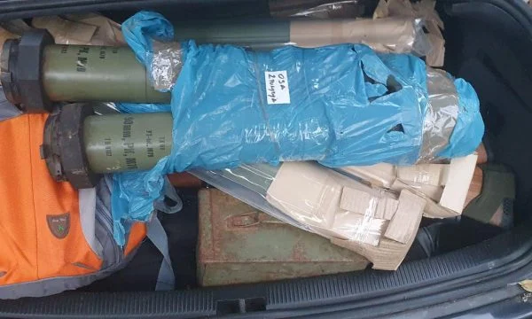 Zolla, osa, eksplozivë – Policia e Kosovës kap sasi të madhe armatimi në veri, Sveçla: Parandaluam sulm terrosit