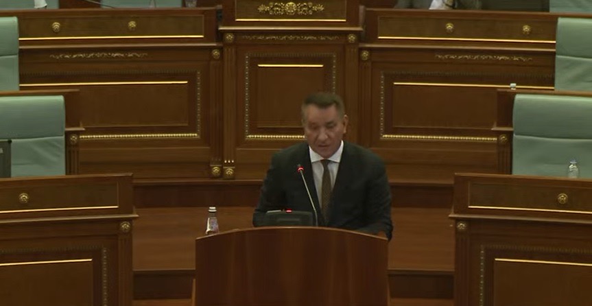 Lekaj: Hajde 110 deputetë të shkojmë në veri e jo të bëjmë llafe këtu