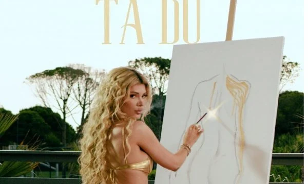 “Ta du ta du.. kallxom kon? Neser @ 6pm 😮‍💨 “ , thotë Era në këngën e saj të re