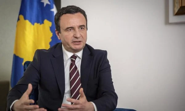 Kurti reagon për sulmet ndaj mediave: Grupet ekstremise nuk e durojnë as policinë e as gazetarët