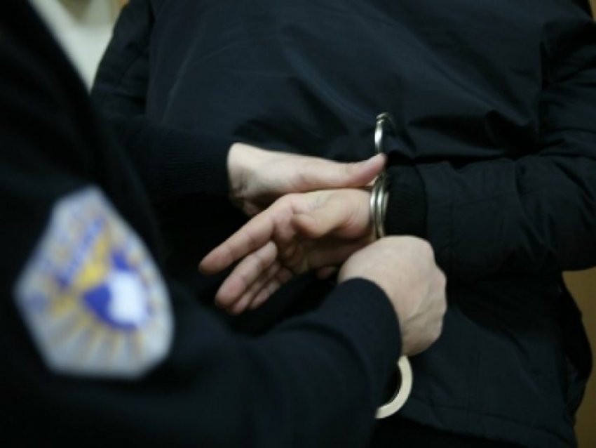 Arrestohen dy persona në Ferizaj, dyshohet se i shkaktuan lëndime trupore një tjetri
