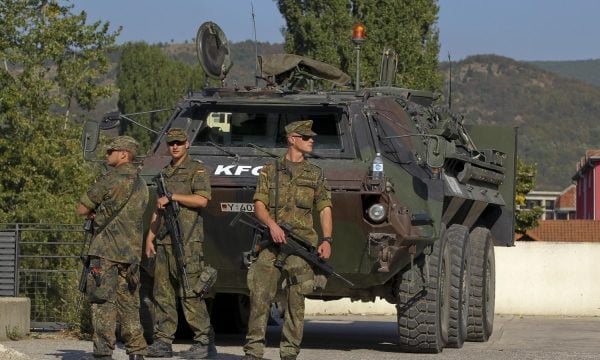 KFOR-i për arrestimin e tre policëve: Nuk jemi përfshirë, jemi në kontakt me autoritetet serbe