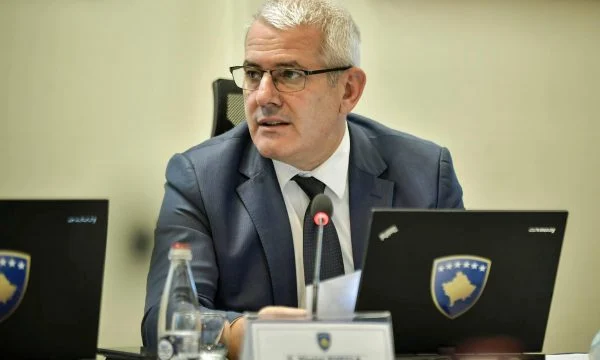 Policia parandaloi disa raste të kontrabandës në Veri, reagon Sveçla