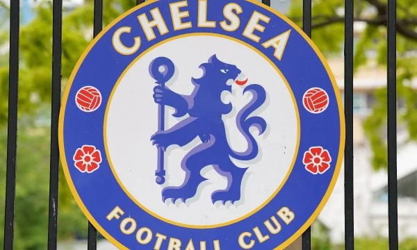 Chelsea reagon pas dënimit që mori nga UEFA shkaku i epokës së Abramovichit