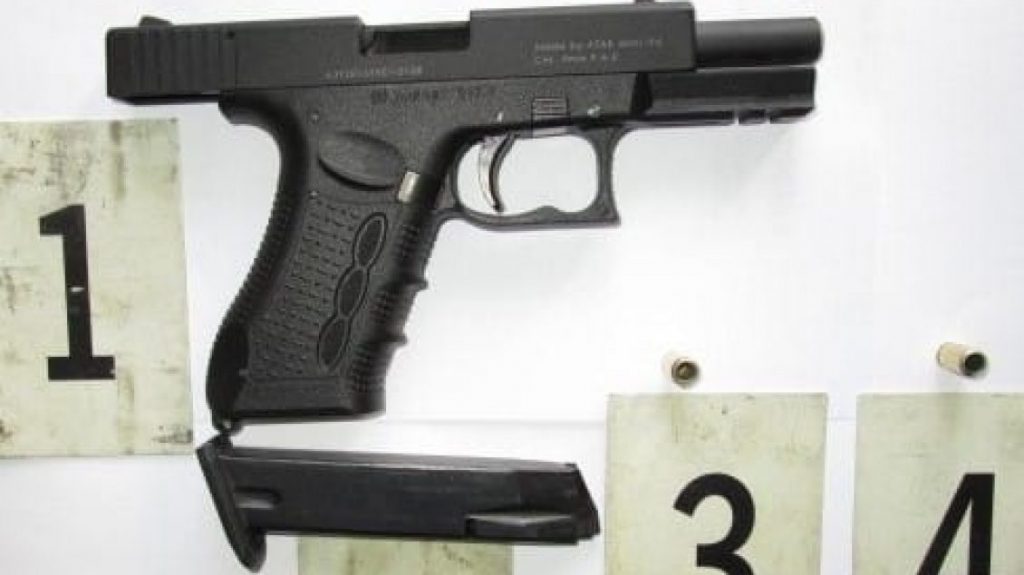 Arrestohet 21-vjeçari në Skenderaj, gjuajti me armë në një aheng familjar