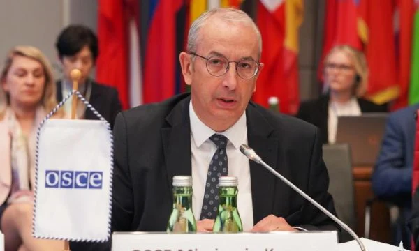 Shefi i OSBE-së: Pezullimi i certifikatës së Klanit thellon shqetësimin, besojmë që KPM do të mbrojë lirinë e medias