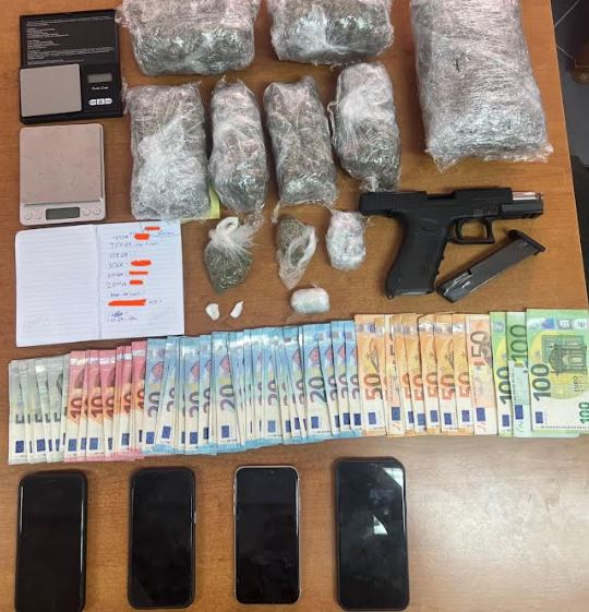 Obiliq: Arrestohen tre persona – Iu gjetën drogë, para dhe armë