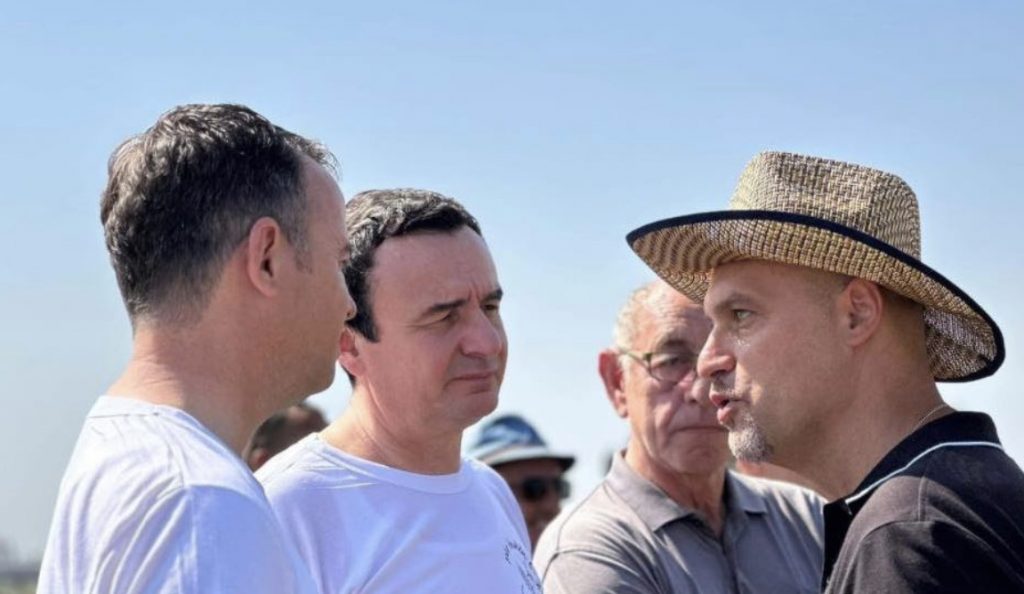 Kryeministri Kurti e ministri Peci hapin fushatën e korrje-shirjeve në Lipjan