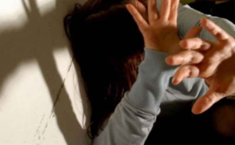 Grushton të dashurën, arrestohet i dyshuari