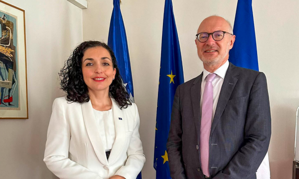Osmani takon ambasadorin francez, zotohet për bashkëpunim me aleatët për fuqizimin e Kosovës