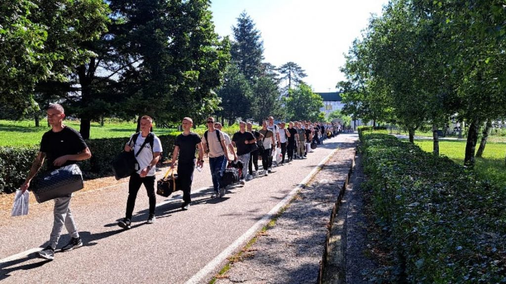 FSK njofton se kanë filluar stërvitjet ushtarake bazë për 316 rekrutë