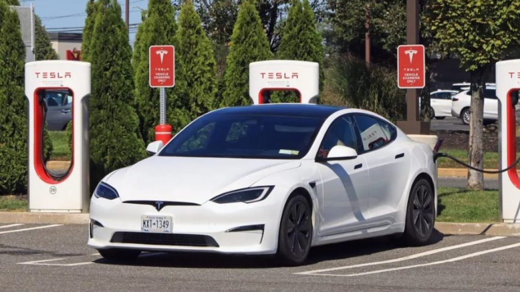 Sa kohë duhet “për të mbushur me rrymë” një makinë Tesla?