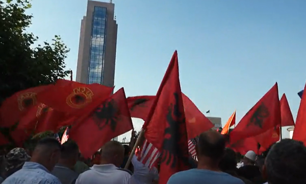 Nis protesta e veteranëve të UÇK-së në Prishtinë