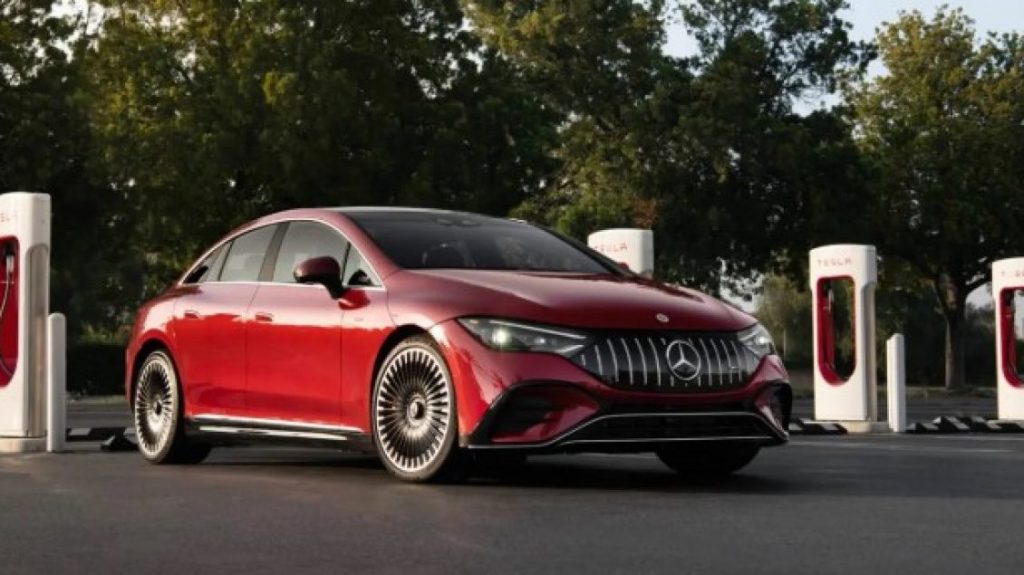 Mercedes-Benz është prodhuesi i parë gjerman që miraton lidhësin NACS të Tesla-s për veturat elektrike