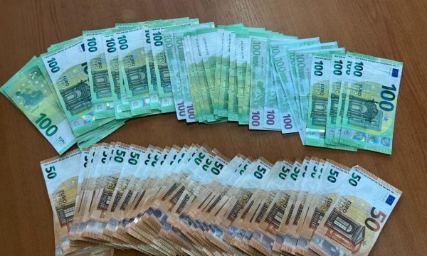 Qytetari nga Gjakova i gjen 8 mijë euro dhe i dorzon në polici