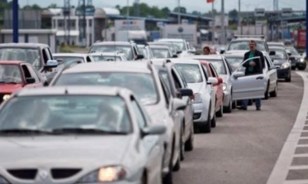 Deri në tri orë pritje për të dalë nga Kosova