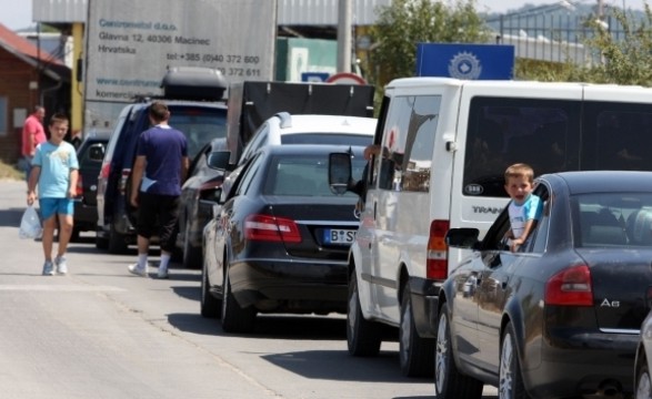 Zvogëlohen pritjet kufitare, arrijnë deri në një orë e gjysmë